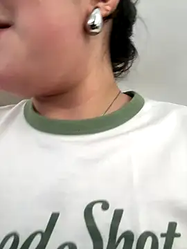 sukhakunis1 live sex cam