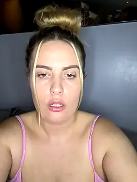 curvymilf2000 live sex cam