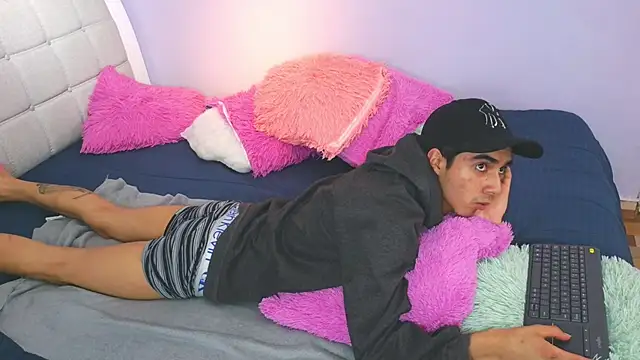 Hottie_Guy's cam snapshot