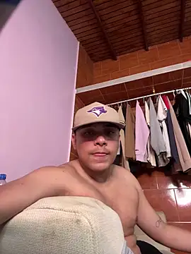 lucas-storm's cam snapshot