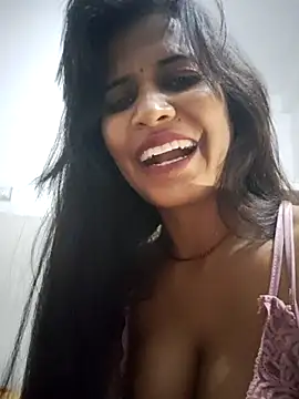 cute_radhikaa's cam snapshot