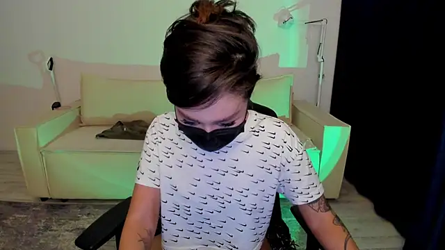 DeferentUproar's cam snapshot