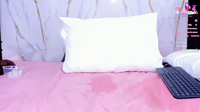 millie_brown21's cam snapshot