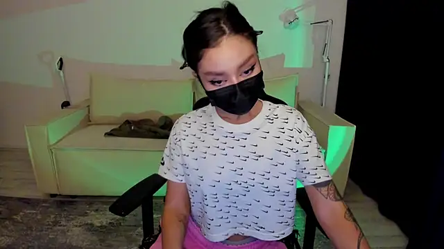 DeferentUproar's cam snapshot