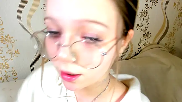 MelMooon's cam snapshot