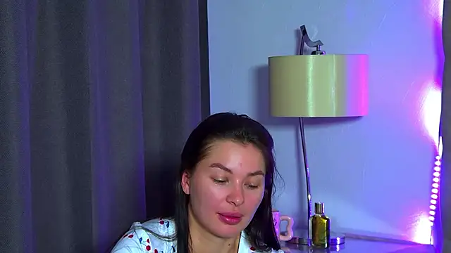 AlexandraBloom's cam snapshot