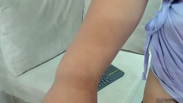 _alaiasmile_'s cam snapshot