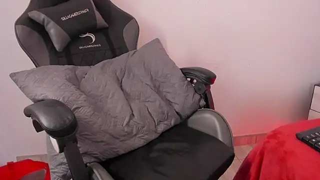 Sara_Roades's cam snapshot