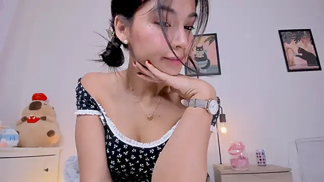 Adriennesexxx's cam snapshot