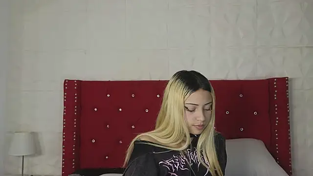 Lucy_n_pink's cam snapshot