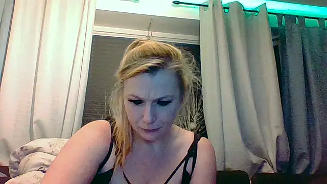 DevilsAngel13's cam snapshot