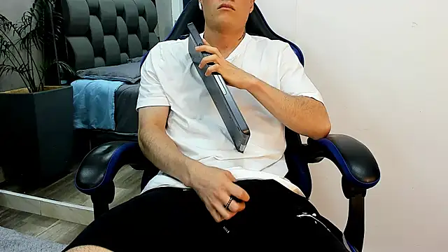 roan_birkin's cam snapshot