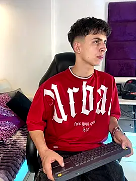 AdrianRinaldi live sex cam