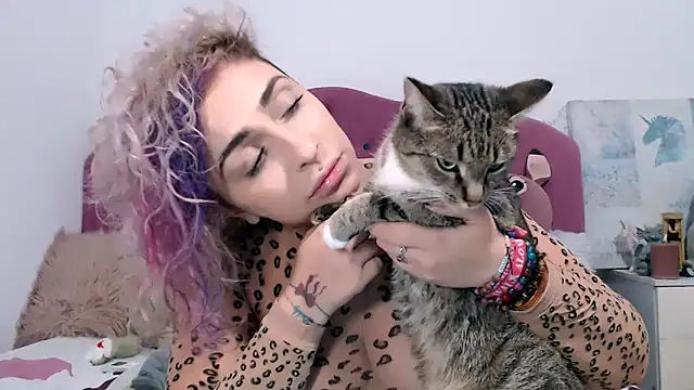 AAARUNY's cam snapshot