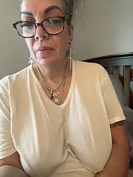 dieseldame1313's cam snapshot