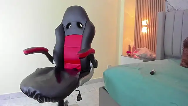 AURORAMARTIN2's cam snapshot