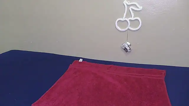 Serafynn's cam snapshot