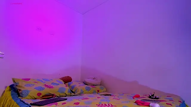 Apriilpeach_'s cam snapshot