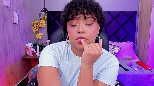 Aisha_Linh's cam snapshot