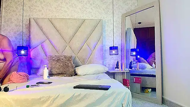 Valentinadiazz1's cam snapshot