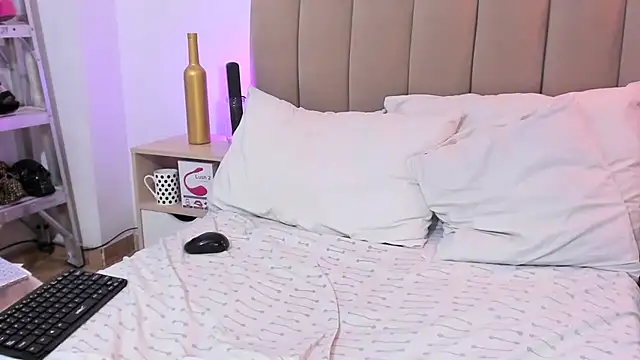 Zoe_Gruber's cam snapshot