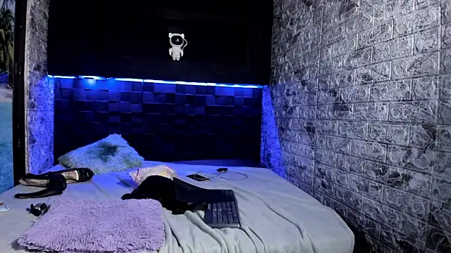 Ashley_James's cam snapshot