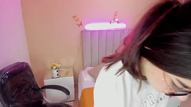 Charlotte_Olsen_'s cam snapshot