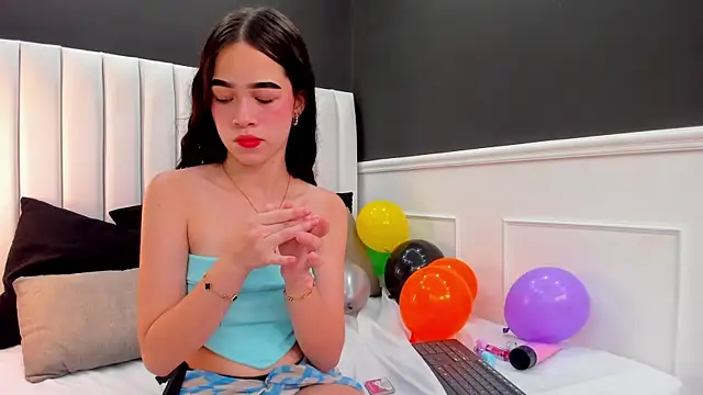 georgina_kloss's cam snapshot