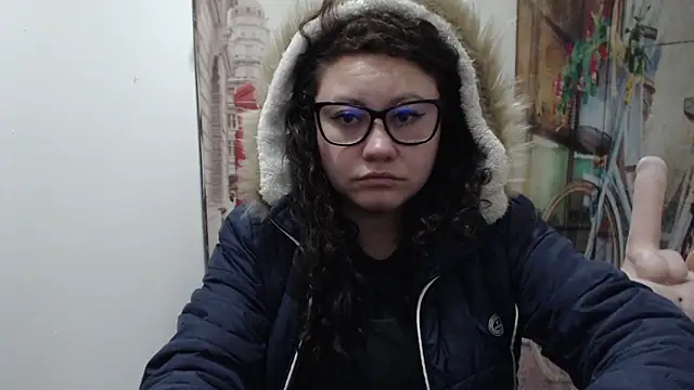 curly_greeneyed live sex cam