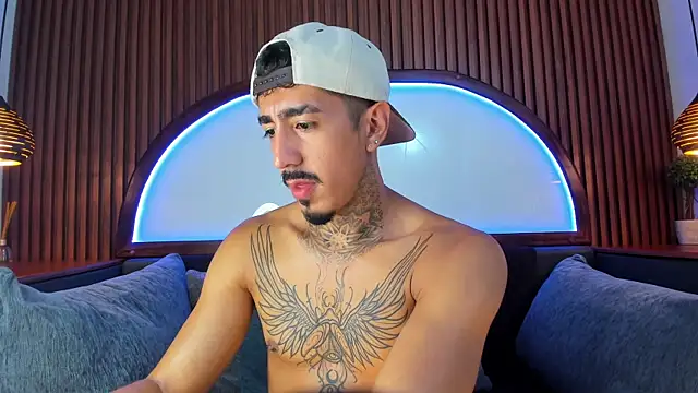 Donovan_Desmond's cam snapshot