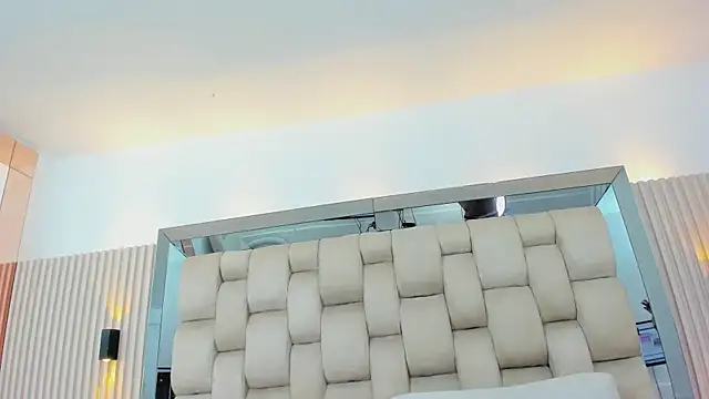 ikia_lopez_'s cam snapshot