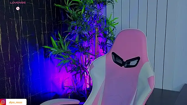 AlyseReuse's cam snapshot