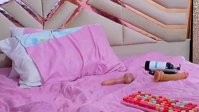 cutepetitee's cam snapshot