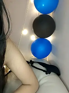 KARISHMA-STRIP's cam snapshot