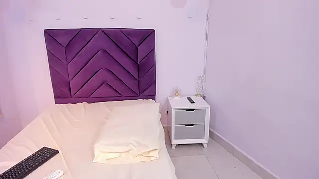 Nahomycarterr live sex cam