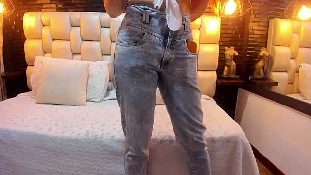 EmilyyRed's cam snapshot