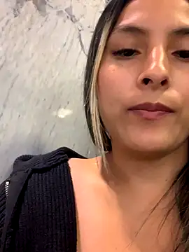 Cami_Leon2's cam snapshot