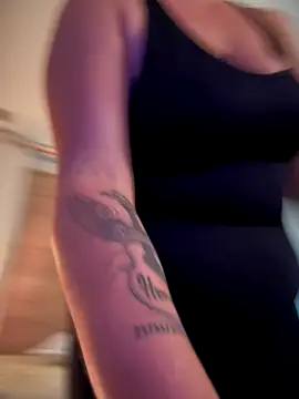 halaaa_1's cam snapshot