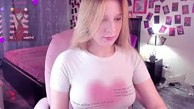 KarambaMoon's cam snapshot