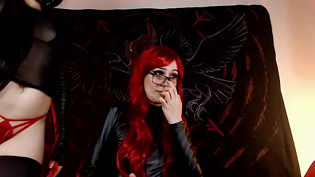 CrimsonCoven's web cam