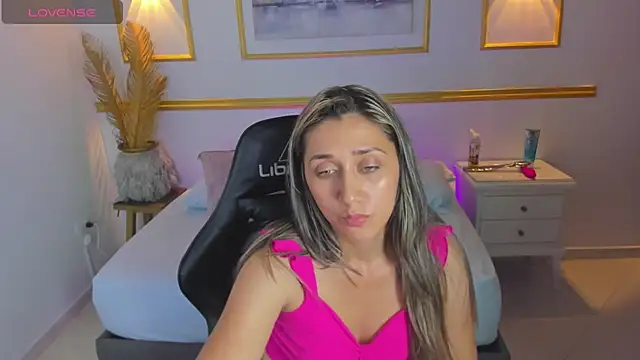 karlyy_'s cam snapshot