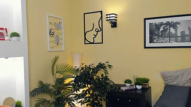 exposed_lizzy's cam snapshot