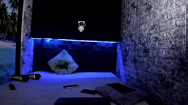 Ashley_James's cam snapshot