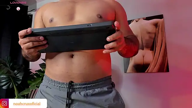 noah_crux live sex cam