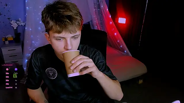 travis_wolf_ live sex cam