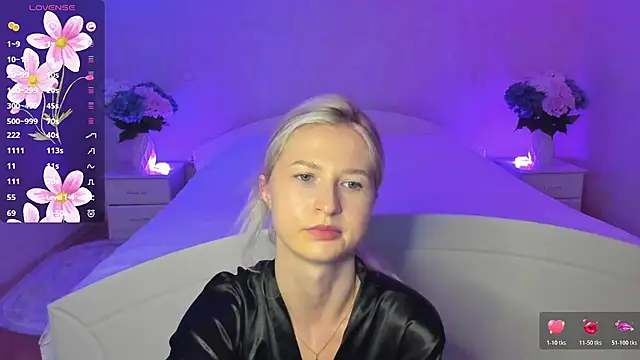 Julie_Blaze's cam snapshot