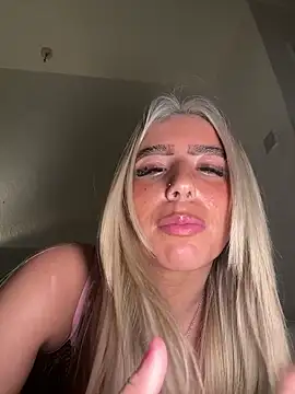 BlondeBetty's cam snapshot