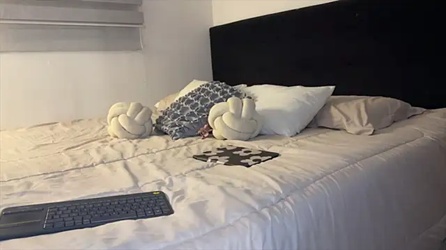 Miia_Vega_ live sex cam