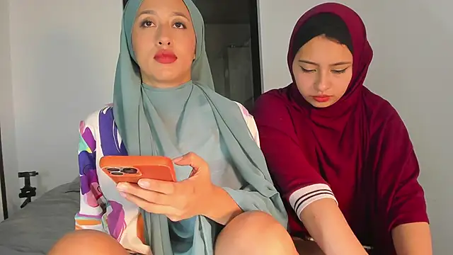 adila_anich's cam snapshot