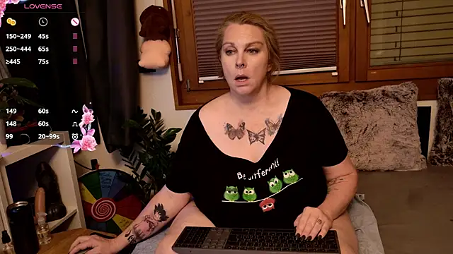 Big_Beautiful_MILF's cam snapshot